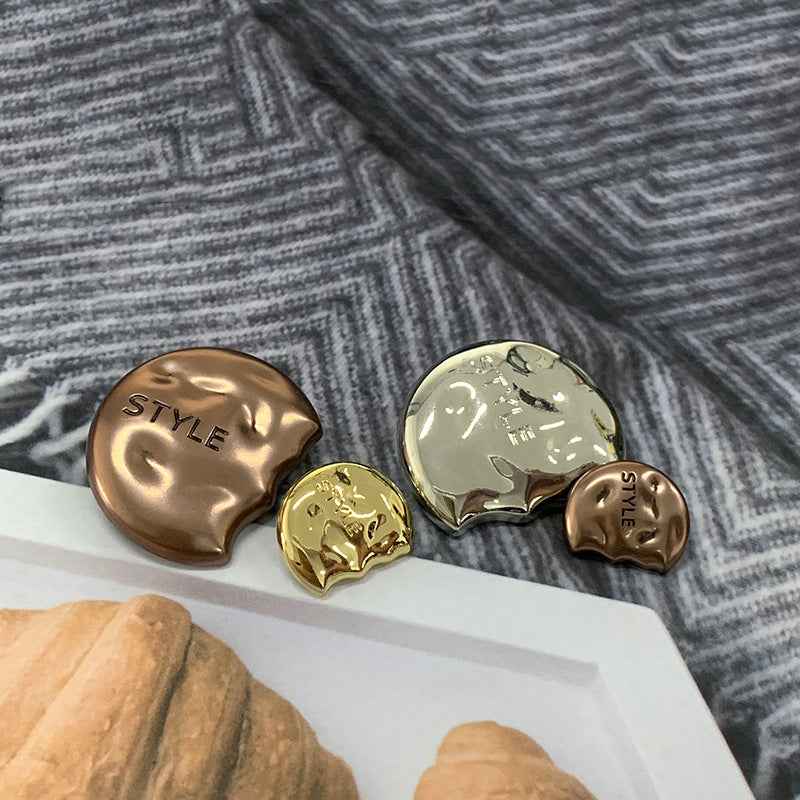 Mixed-color semi-circular metal shank buttons: coffee, silver, and gold, engraved “STYLE”