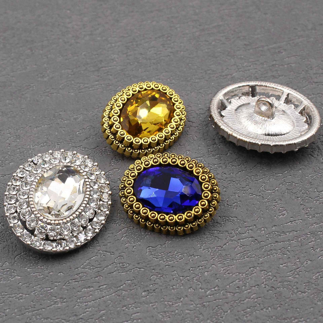 Vintage ovale Strassknöpfe, antikes Gold/Silber-Set mit blauem, gelbem und klarem Stein