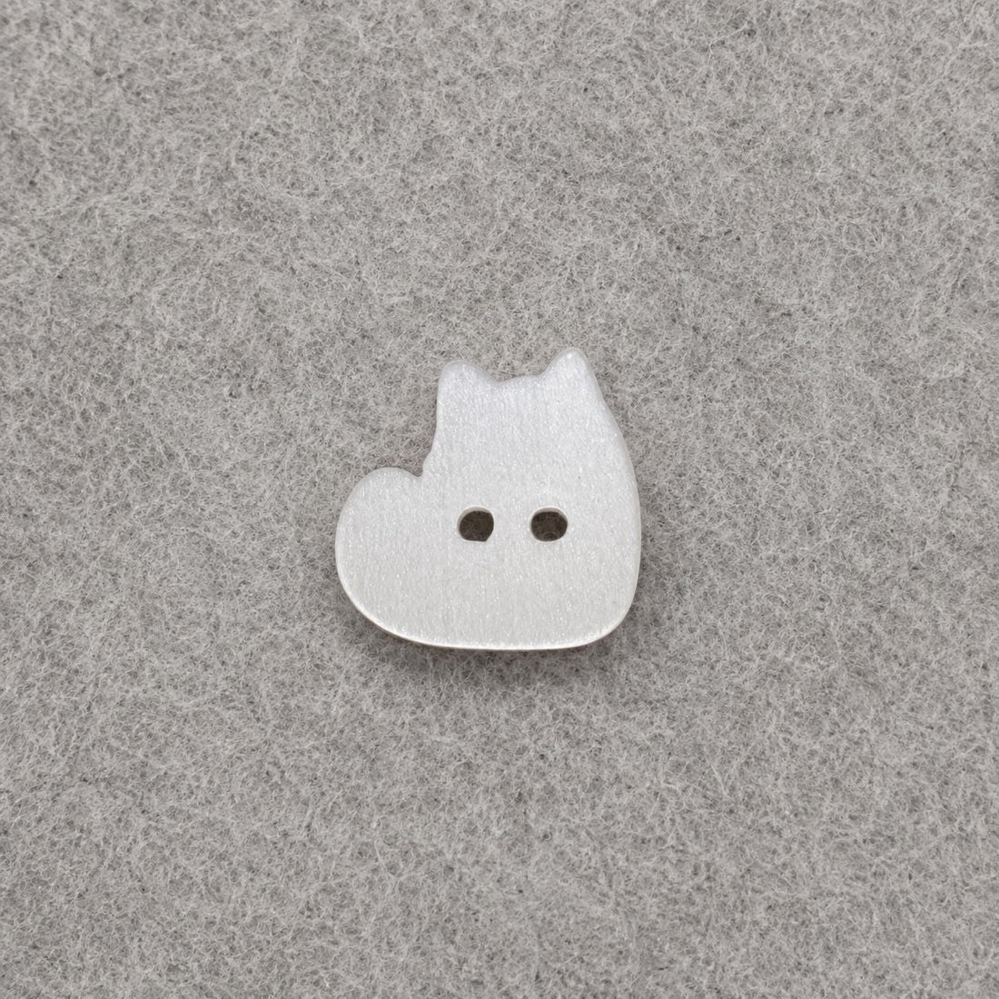 Mouse-shaped resin button in white with orange ears and face, two holes