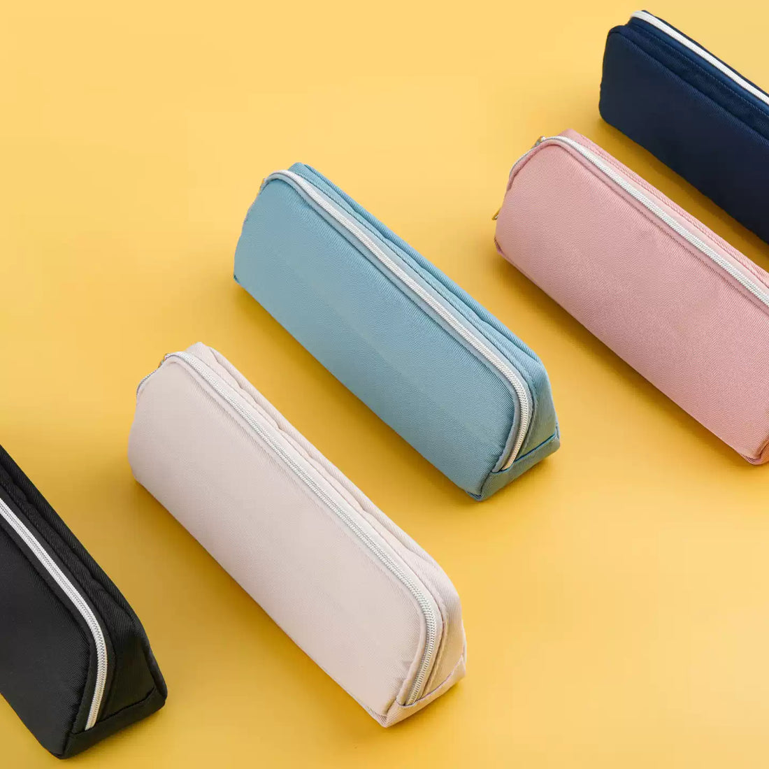 Raymay Patamie Magnetic Triangular Pencil Case – Snap-Open Magnetic Closure | W200 × H70 × D50mm | Polyester 60g | Made in Japan