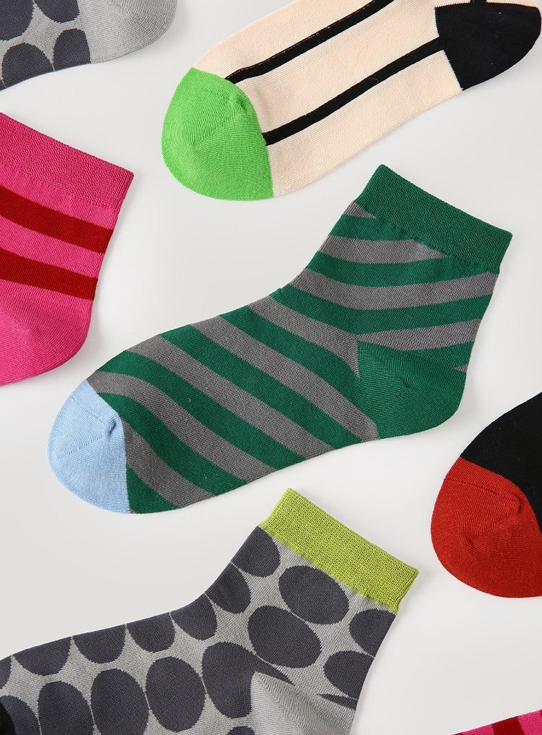 Gemischtes 5-Pack: grün-graue Streifen, grau Punktmuster und schwarze Socke mit Kontrastbesatz