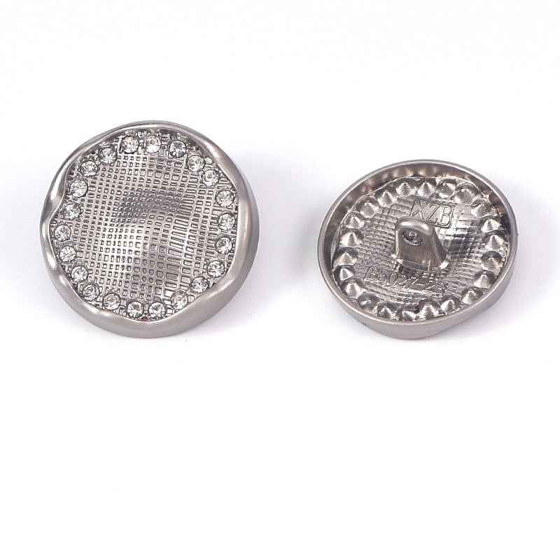 Silberfarbene Mesh-Strass-Knöpfe, rund; Vorder- und Rückseite mit Prägung