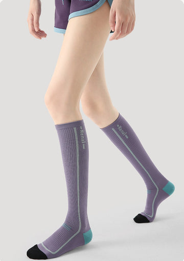 Damen-Kompressionslaufsocken, lila mit grünen Akzenten und schwarzer Zehenpartie