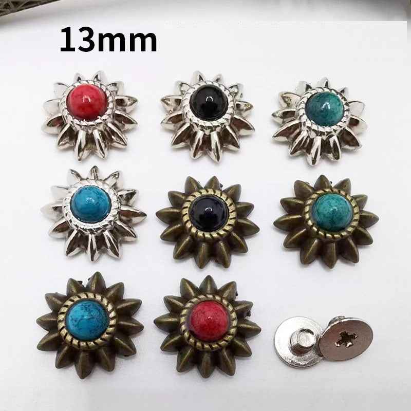 13mm Chrysanthemum-Ohrstecker mit rotem Stein und silberner Metallfassung, Schraubverschluss