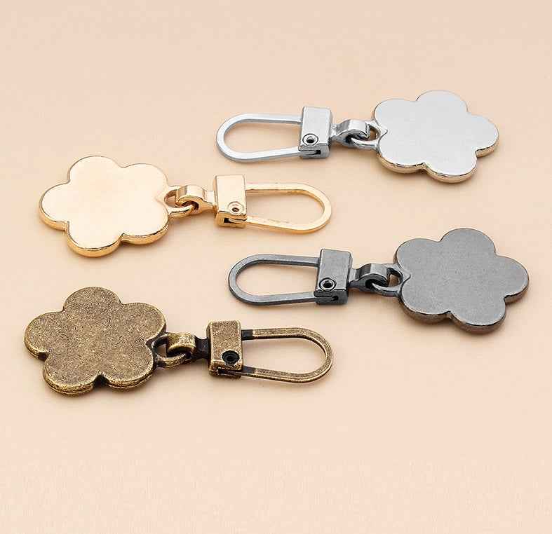 Set of flower-shaped detachable zipper pulls with metal clips in mixed metal tones