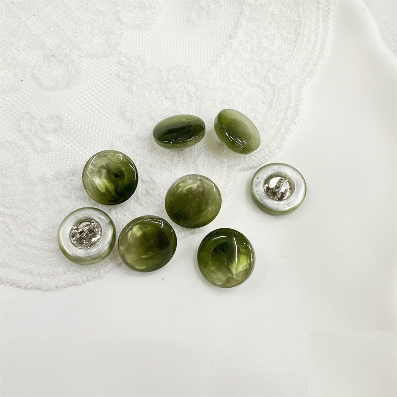 Round resin shank buttons in olive-green tones, 11.5mm