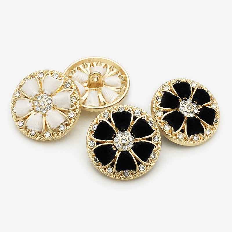 Set aus drei Blumenknöpfen in weiß und schwarz, goldfarben mit Strass