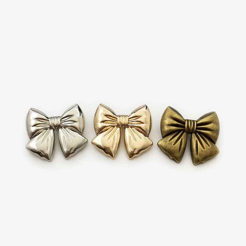 Schleifenknöpfe: silber, gold und bronze in 3D-Bogenoptik, mit Öse