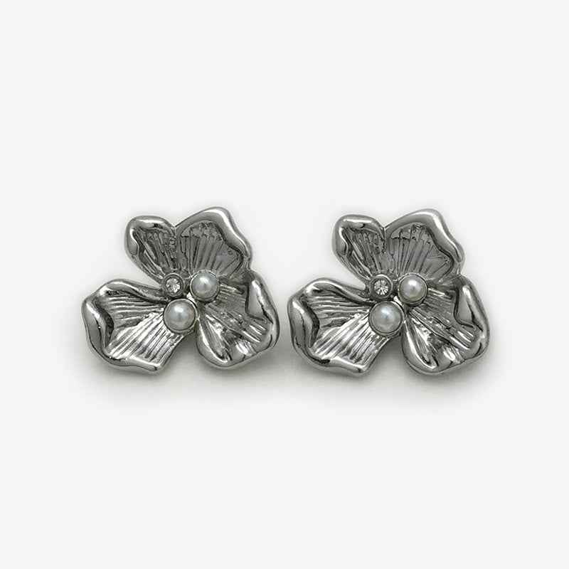 Blumen-Zierknöpfe: silberfarbener Metallknopf mit Perlen, Blüte mit funkelnden Zierelementen (2 Stück)