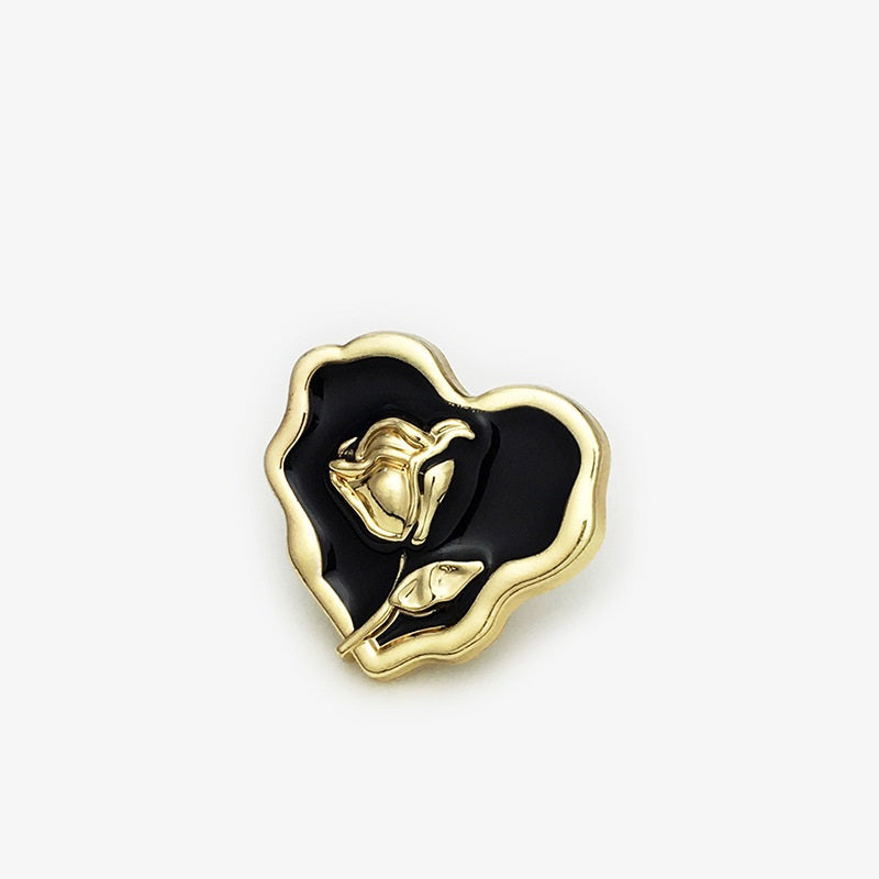 Unregelmäßiger Herz-Knopf mit Rosenmotiv, goldfarbenem Rand, weißem Einsatz