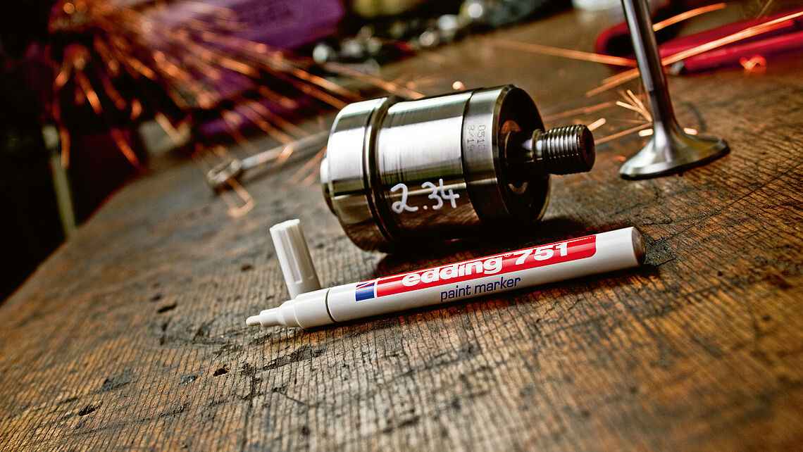 Edding 751 Paint Marker 1-2mm Round Nib