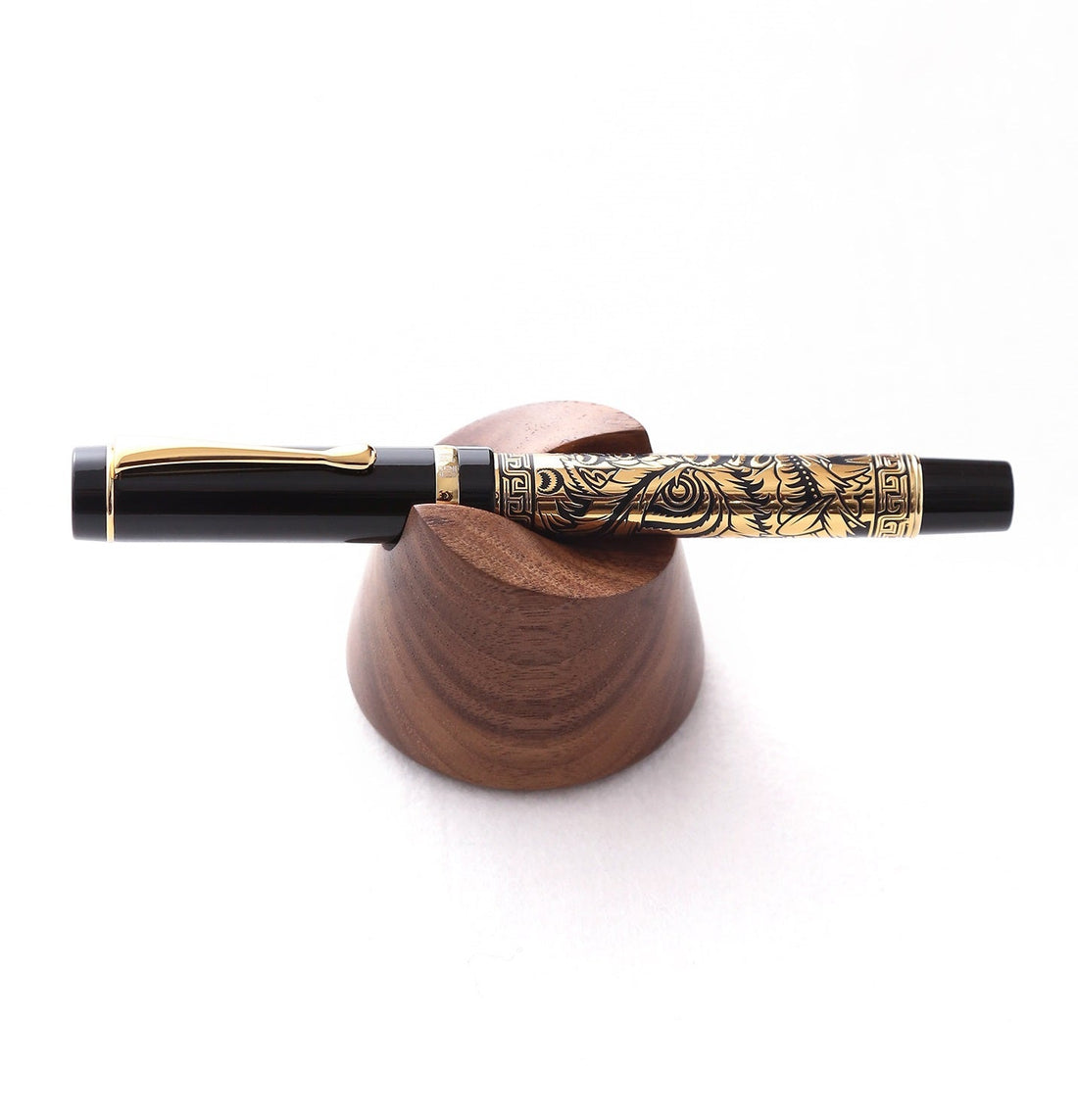 Walnut Wood Single-Hole Pen Holder – Solid Wood Pen Stand & Rest